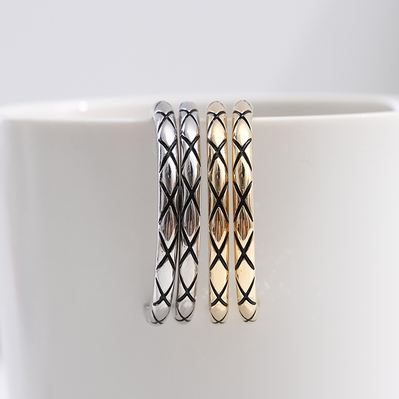 حلق دائري معدني بإبرة فضة S925