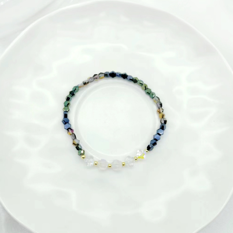 سوار كريستال أزرق بتصميم فني