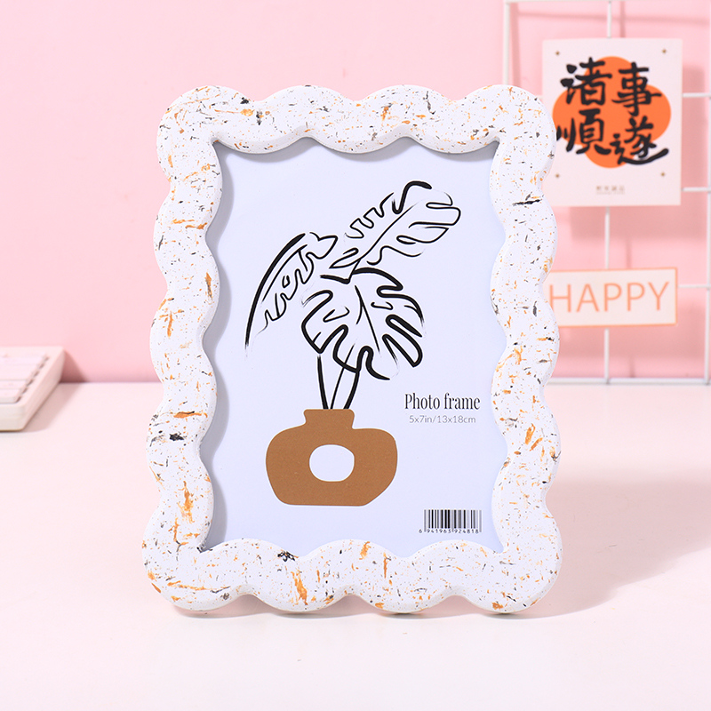 إطار صور موجي عصري (أبيض)