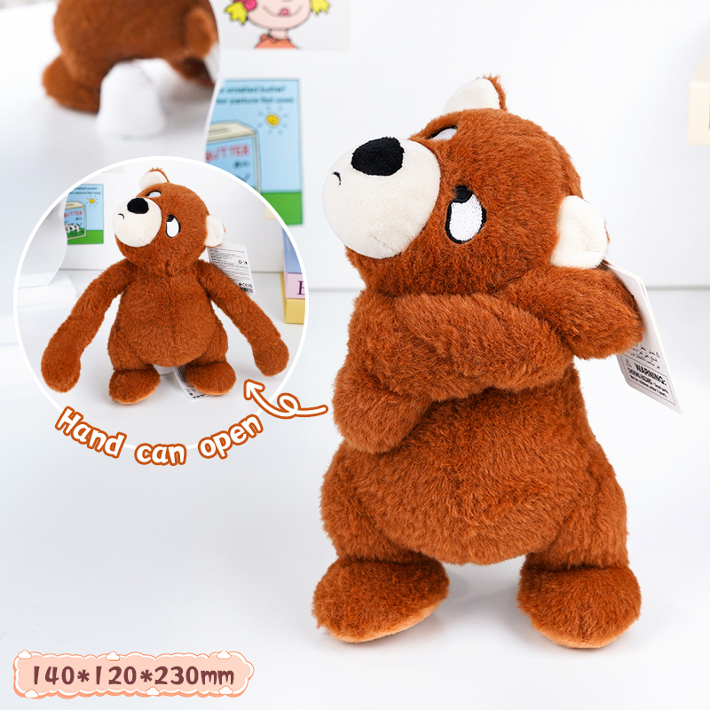 دمية دب بني واقف ويداه متقاطعتان حجم صغير ٢٣ سم