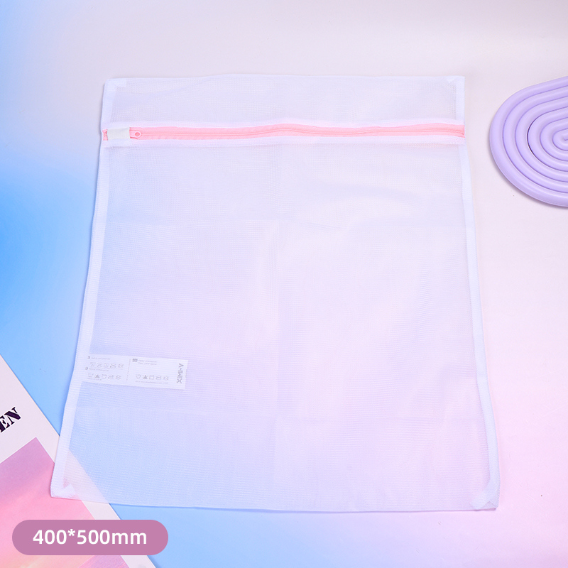 حقيبة غسيل بلون موحد (متوسط) (أبيض)