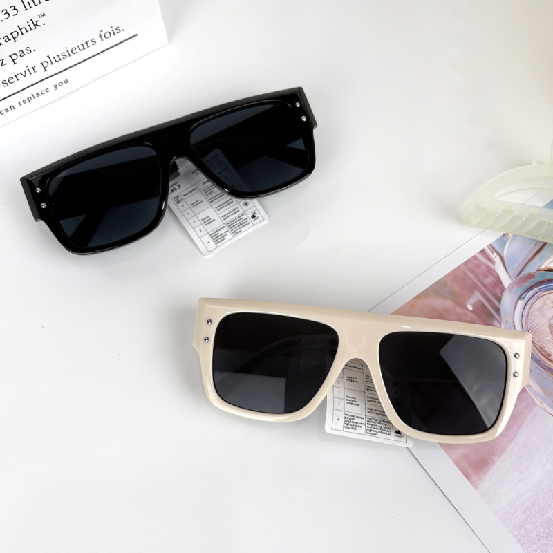 نظارات شمسية نسائية سميكة الإطار