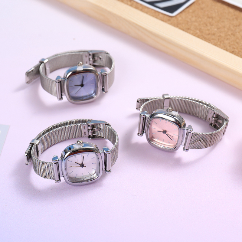 ساعة عصرية فاخرة بحزام من الفولاذ المقاوم للصدأ