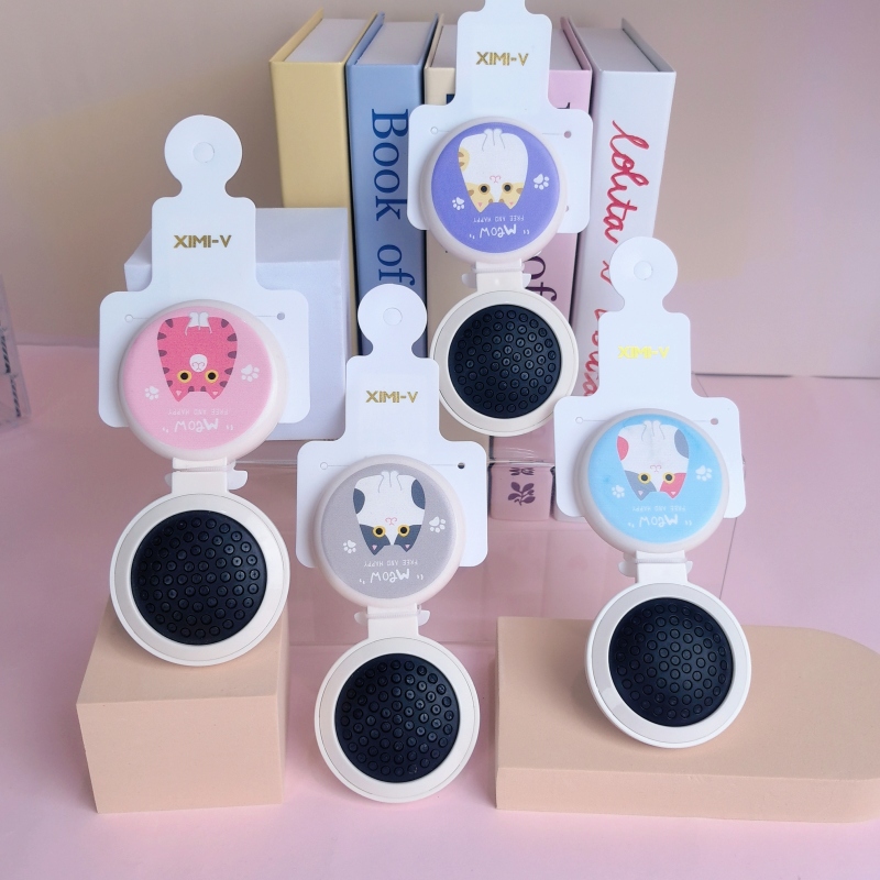 فرشاة قابلة للطي على شكل قطة جالسة مع مرآة