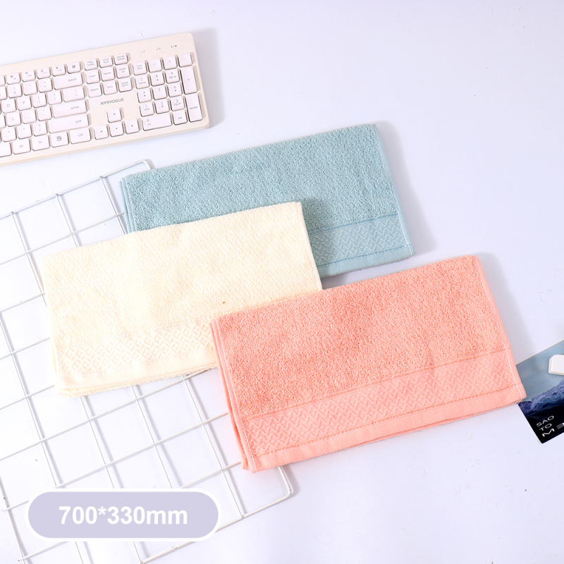 منشفة قطنية ساتان بلون موحد