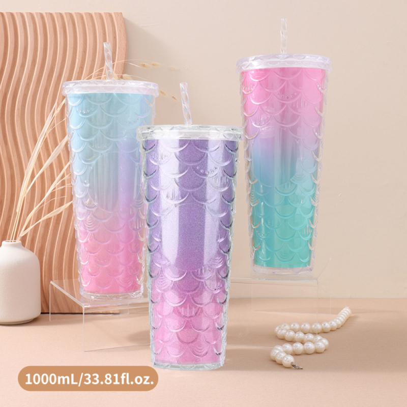 كوب بلاستيك بنمط قشور السمك