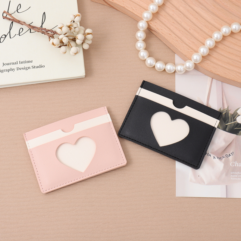 حافظة بطاقات بشكل قلب مجوف عصري