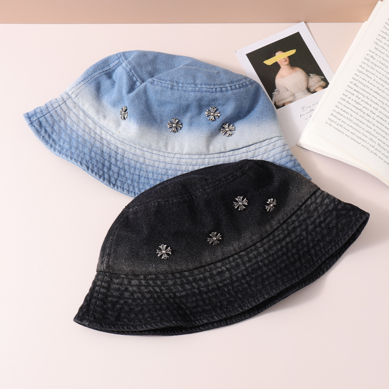 قبعة صياد من الدنيم مع مسامير فريدة