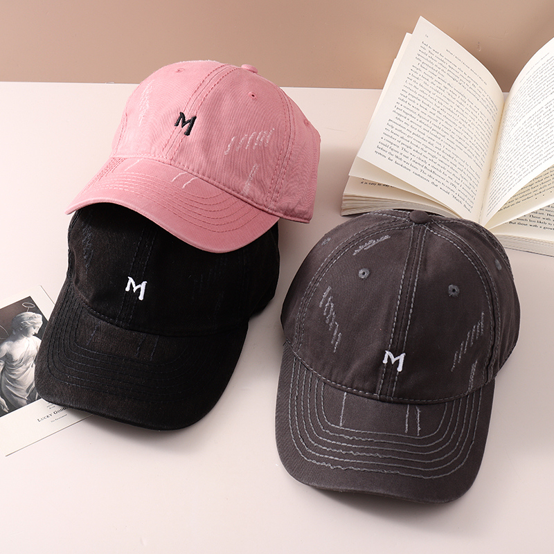 قبعة بيسبول رجعية مغسولة بحرف M