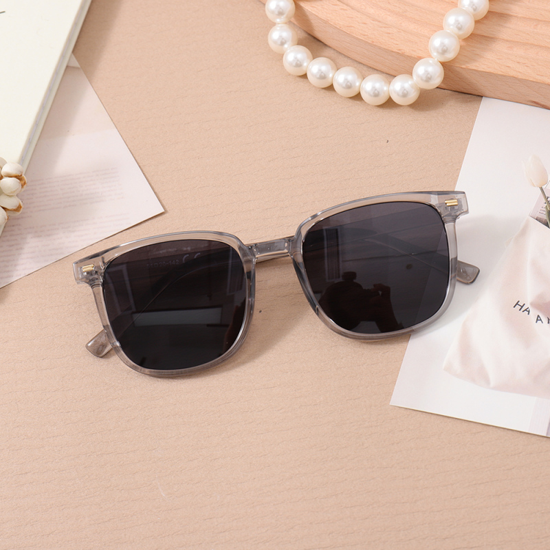 نظارات شمسية صغيرة شفافة للجنسين (رمادي)