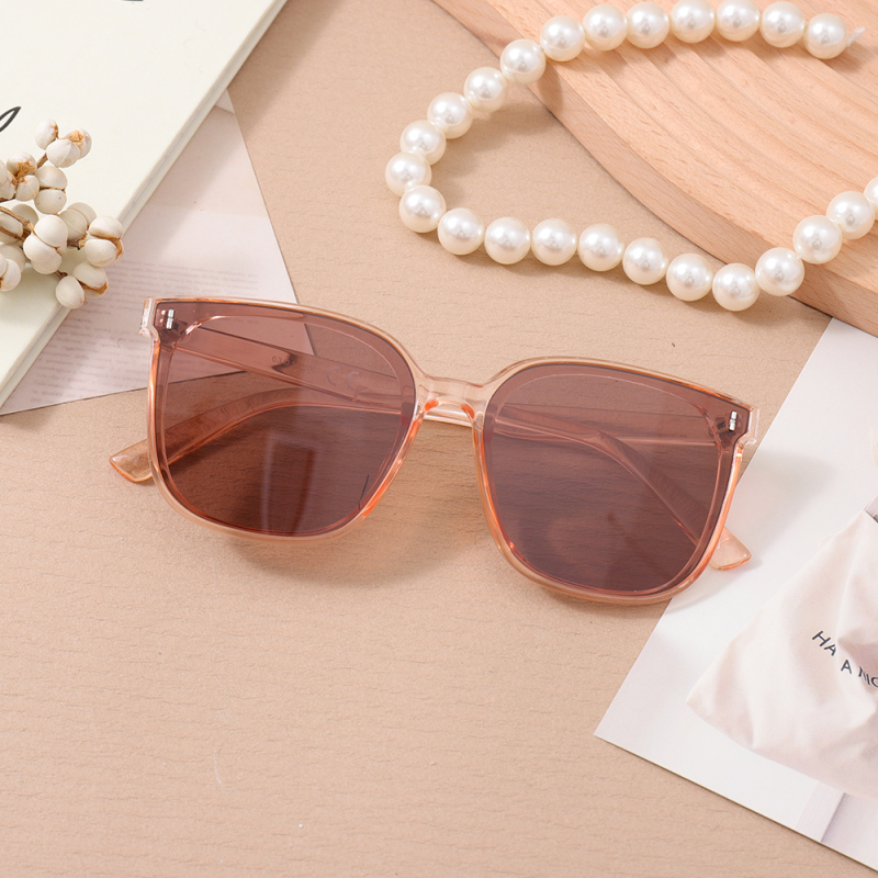 نظارات شمسية نسائية بإطار كبير فاخر (وردي)