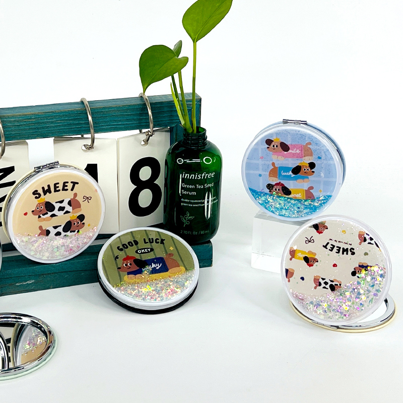 مرآة محمولة دائرية لامعة من سلسلة الكلب داشهند السعيد