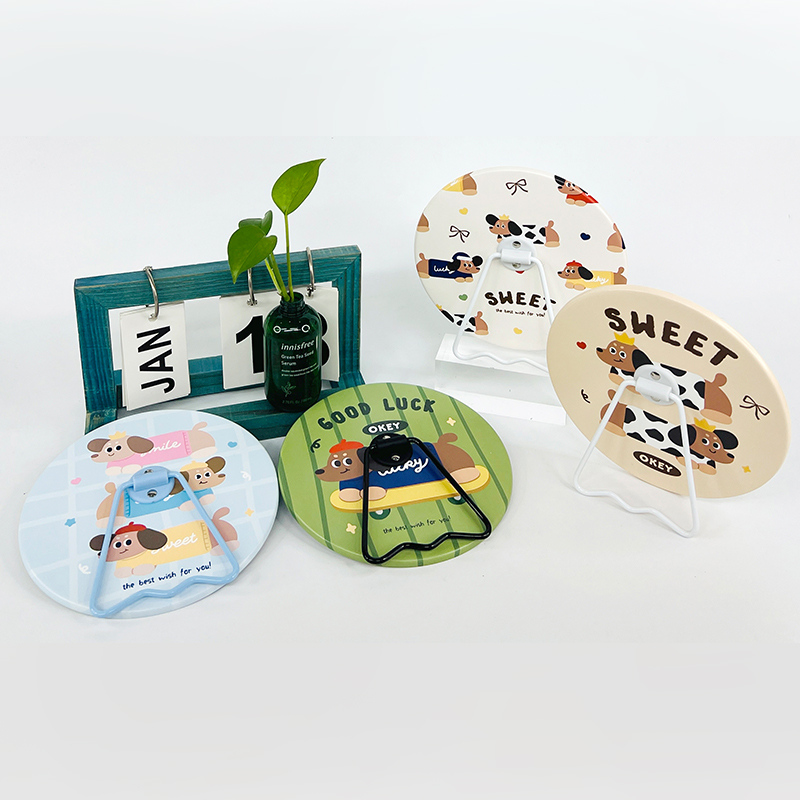 مرآة طاولة دائرية من سلسلة الكلب داشهند مع قاعدة