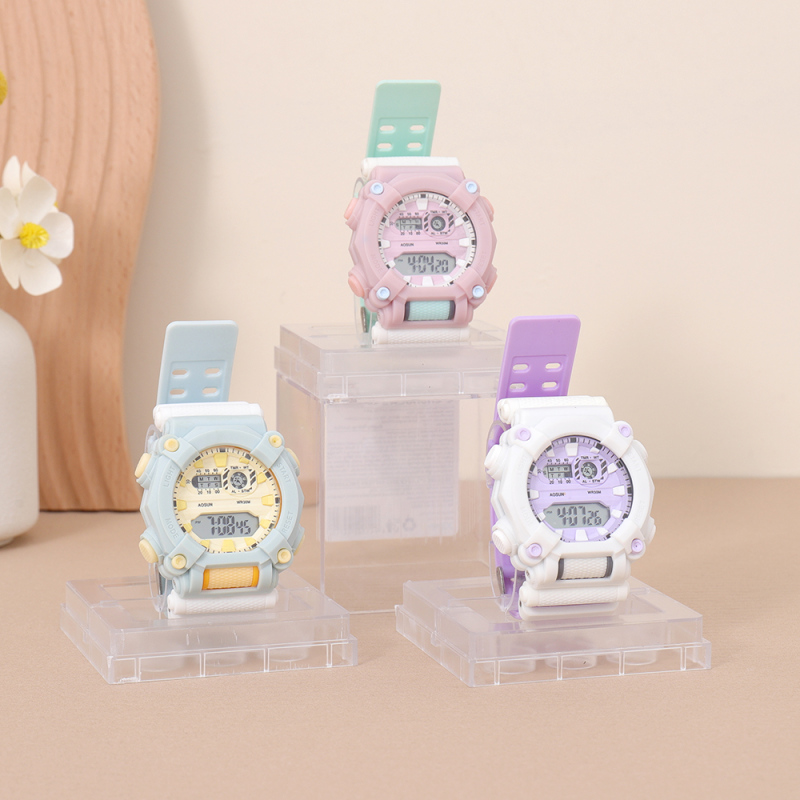 ساعة رياضية بتباين ألوان رائع