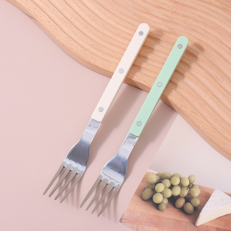 شوكة طاولة إبداعية بتصميم مسمار أنيق