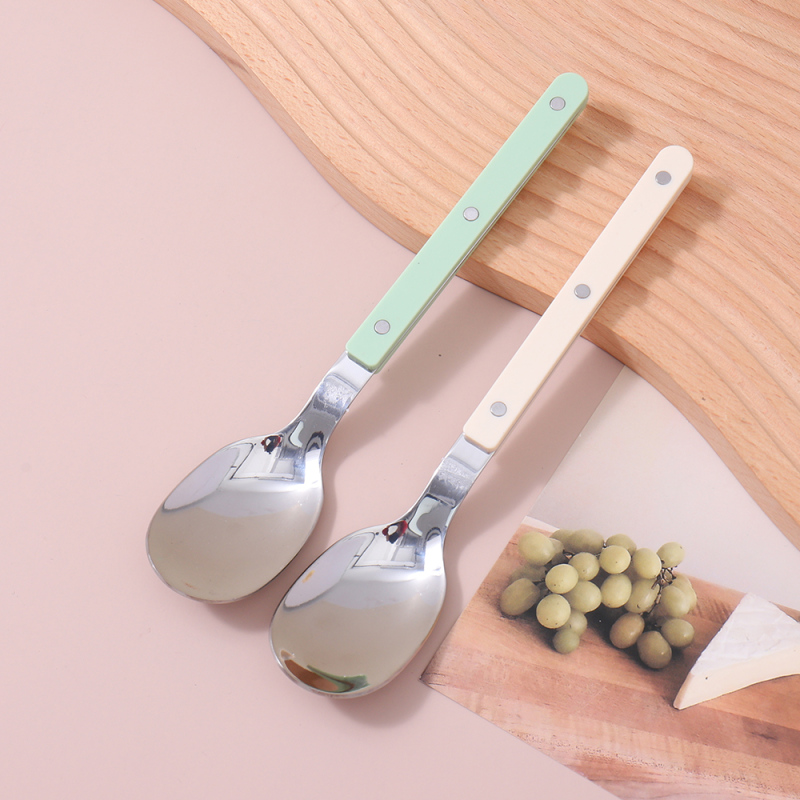 ملعقة طاولة إبداعية بتصميم مسمار أنيق