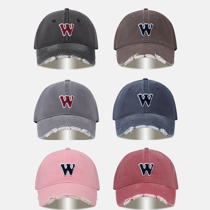 قبعة بيسبول بحرف W بإطلالة رجعية