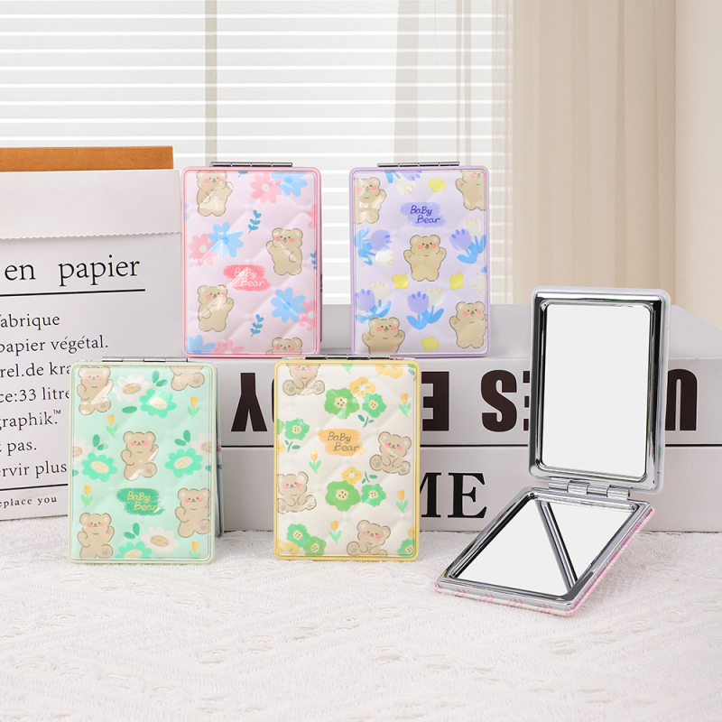 مرآة محمولة مربعة للفضاء على شكل دب صغير