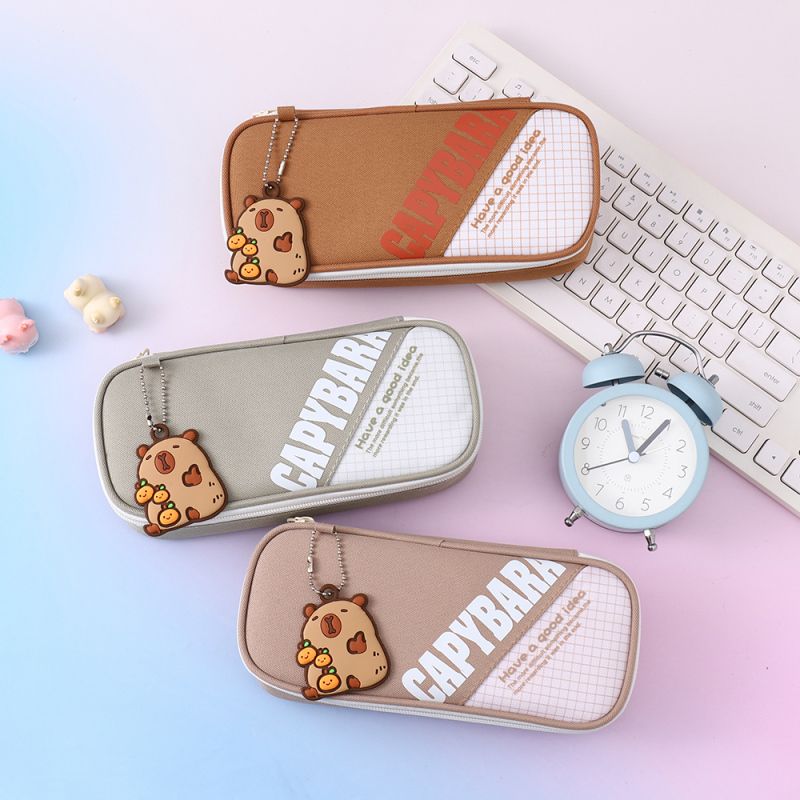 حقيبة أقلام ثلاثية الطبقات بتطريز كابيبارا