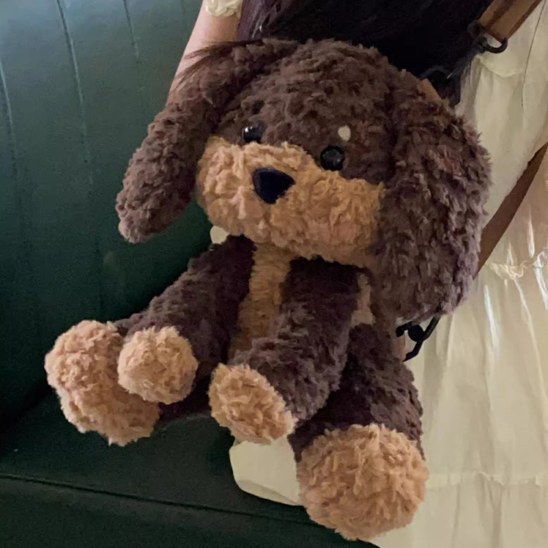 حقيبة محشوة على شكل جرو بني جالس