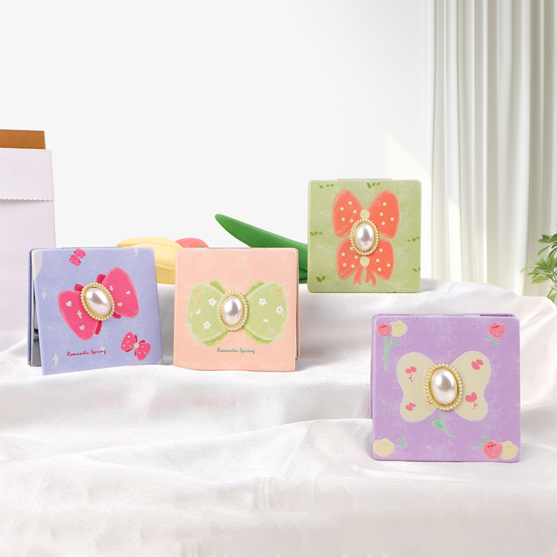 مرآة محمولة بشكل فيونكة مربعة أنيقة