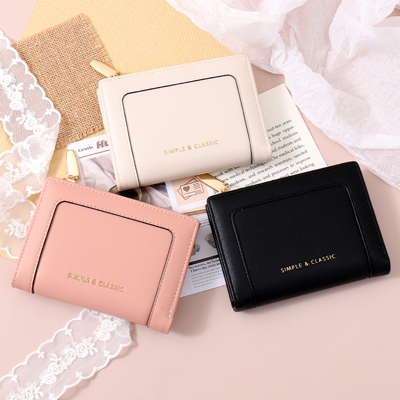 محفظة نسائية مزدوجة الطي بملمس متداخل بسيط