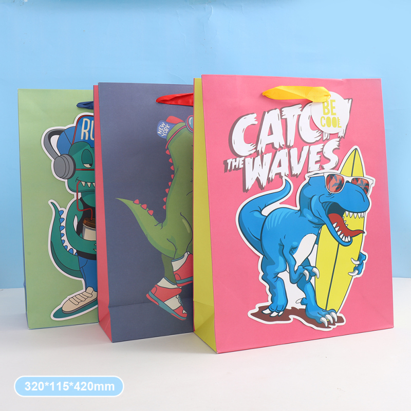 حقيبة هدايا ورقية شارع بارد عمودية (كبيرة)