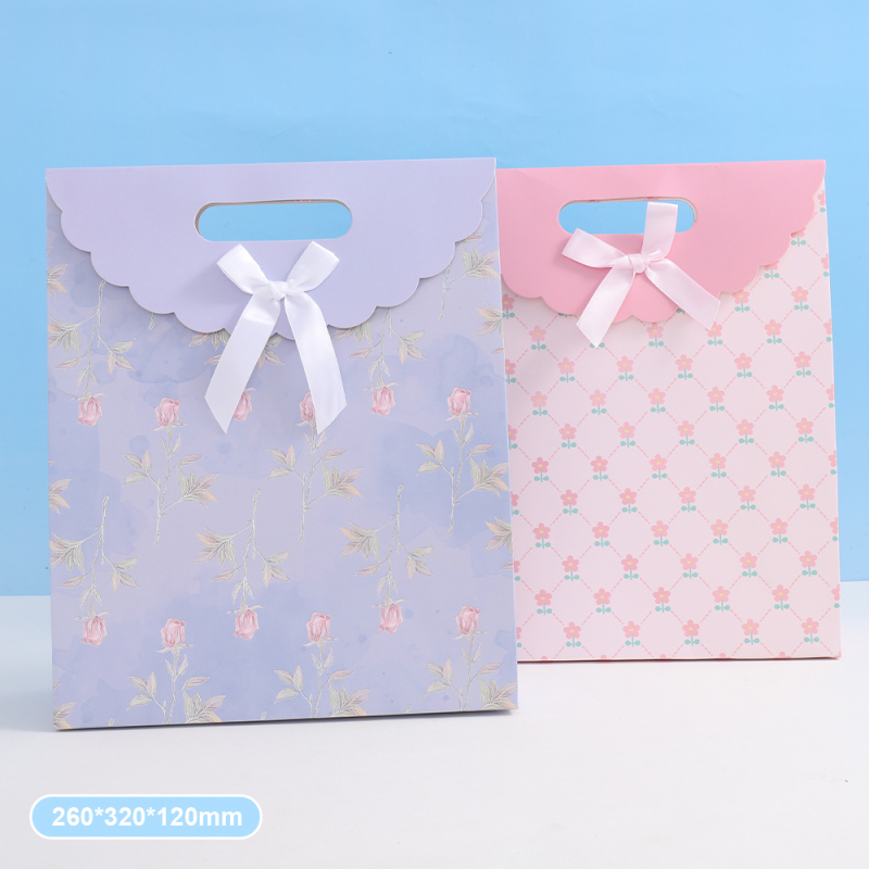 حقيبة هدايا ورقية سلسلة زهور الربيع (كبيرة)