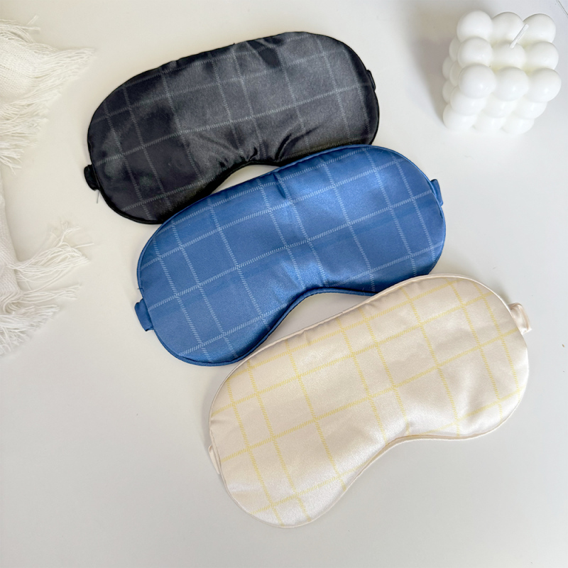 قناع نوم حاجب للضوء بنقشة مربعات كلاسيكية