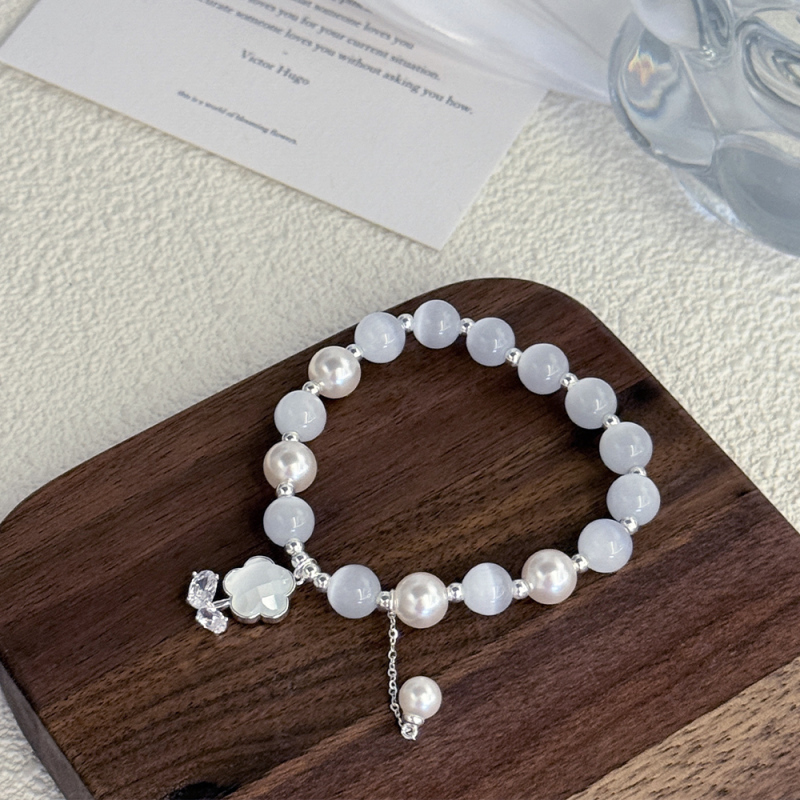 سوار خرز بتعليقة رقيقة