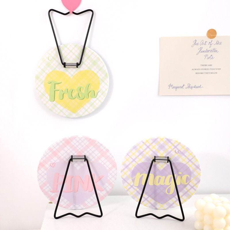 مرآة مطبوعة دائرية من سلسلة القلب المحب مع قاعدة