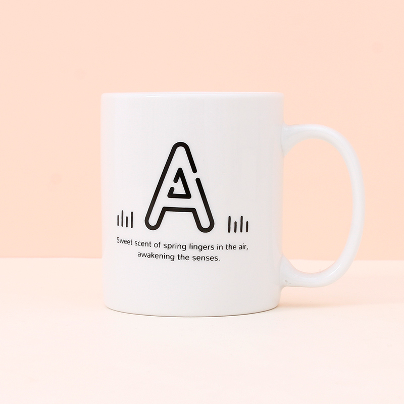 كوب سيراميك أساسي سلسلة الحروف A (أبيض)