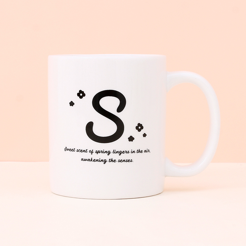 كوب سيراميك أساسي سلسلة الحروف S (أبيض)
