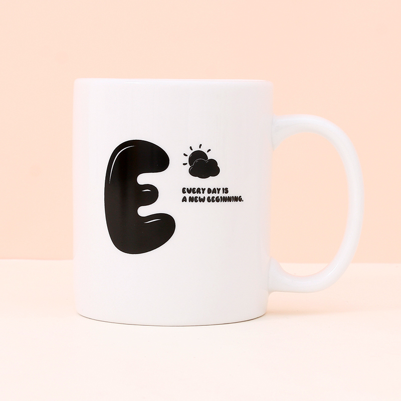 كوب سيراميك أساسي سلسلة الحروف E (أبيض)