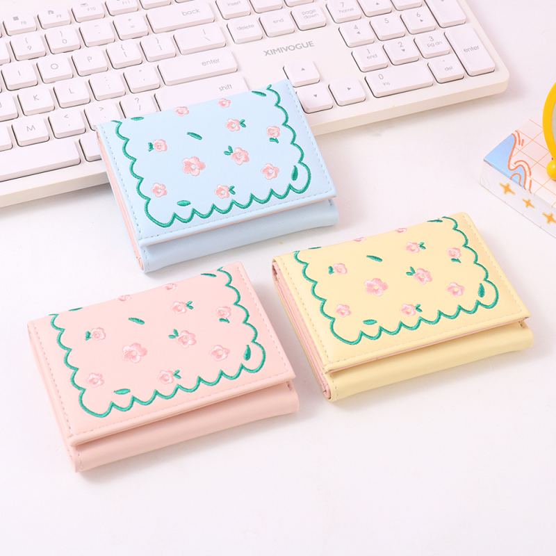 محفظة نسائية ثلاثية الطي بنقشة زهور أنيقة