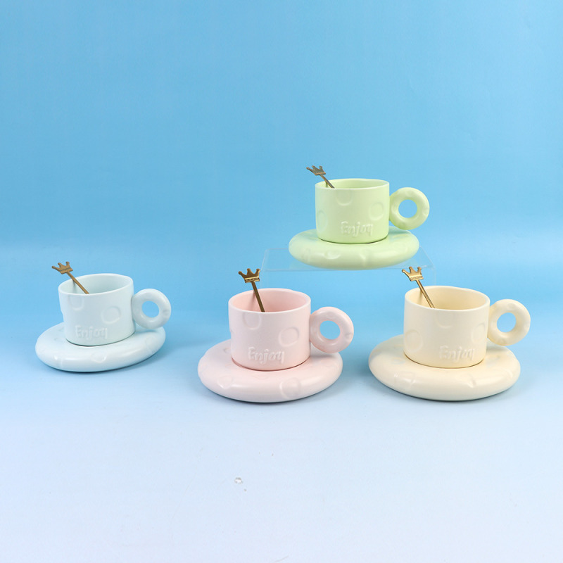 طقم كوب وصحن سيراميك دونات لطيف