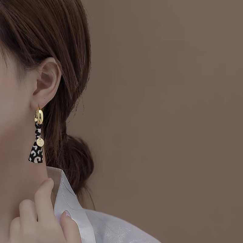 أقراط قماش زهرية بلا اسم بإبرة فضة