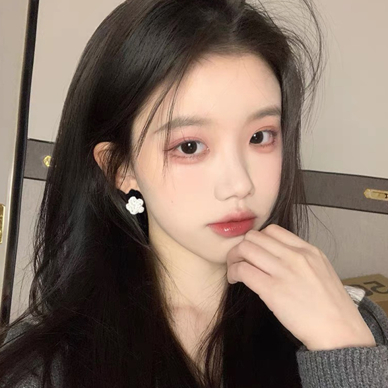 أقراط قماش أنيقة بإبرة فضة