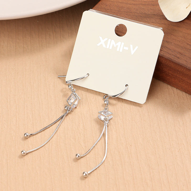 قرط طويل بشرابة رقم 31